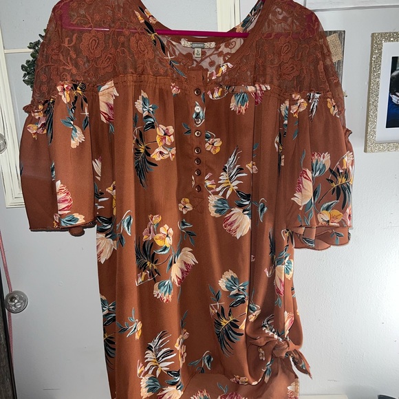 A Rusty Brown Beautiful fall Floral Top From BKE - Picture 4 of 5